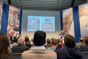  At the bauma forum, visitors awaited lectures and podium discussions 