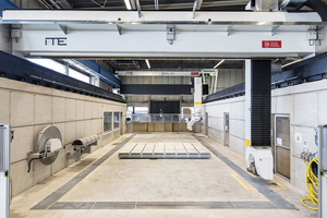  Fig. 2: Digital Building Fabrication Laboratory (DBFL) at the ITE of the TU Braunschweig (left) and detail of the two processing units (right) 