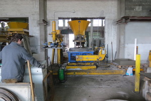  Ein Herzstück der Produktion ist die Trockengussmaschine Teksam SPSM 1000  