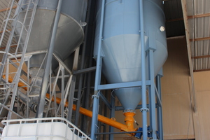  The raw materials come from various suppliers, as in this case the concrete admixtures from the German construction chemicals manufacturer Mapei 