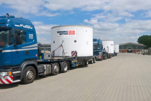  Der Transport der Vortriebsrohre vom Werk Badeborn zur Baustelle in Berlin erforderte eine ausgeklügelte und professionelle Logistik 
