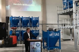  Dr.-Ing. Ulrich Palzer welcomes the guests in Weimar  