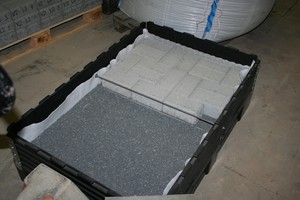  Betonpflastersteinfläche auf Basalt-Splittbett 2/5 mm im Herstellprozess 