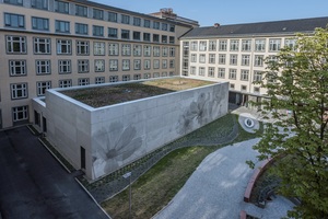  Der Neubau befindet sich in dem parkähnlichen Innenhof des Gebäudekomplexes  