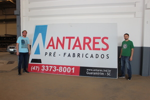  … am Firmensitz von Antares Pré-Fabricados in Guaramirim/SC 