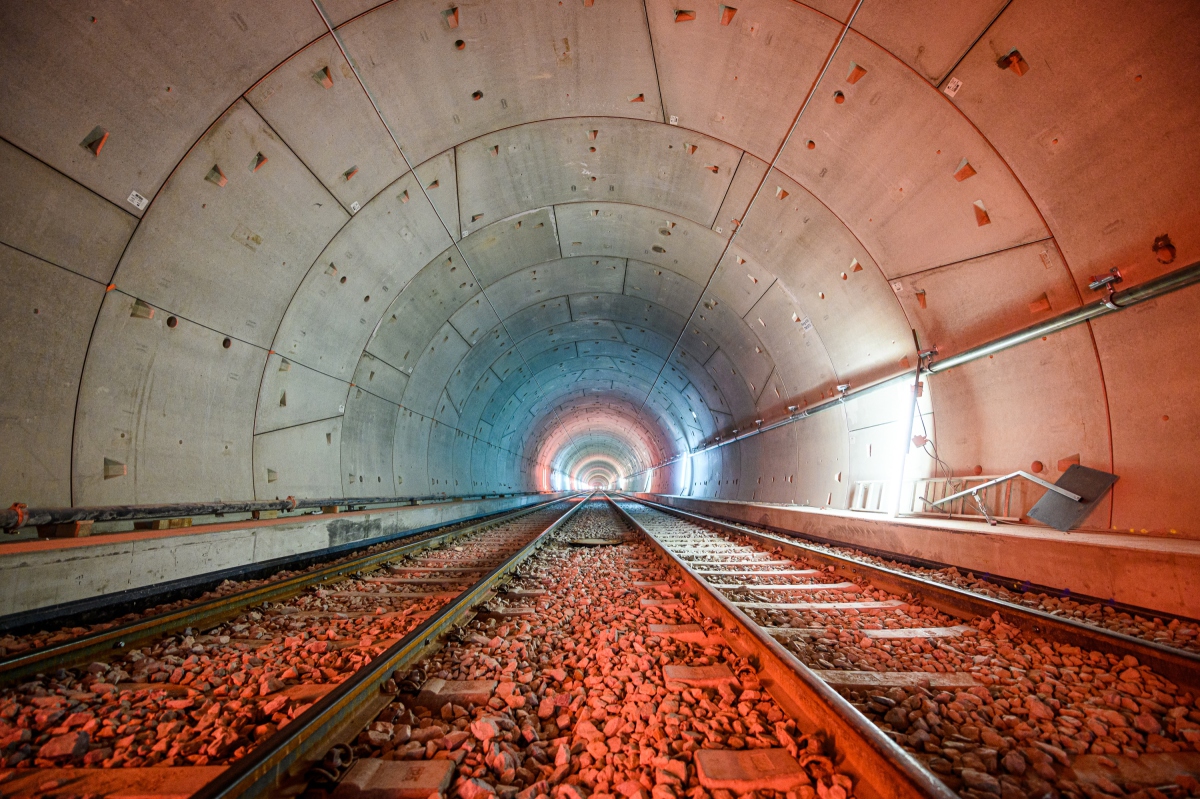 Design concrete light ambience in subway - Concrete Plant Technology