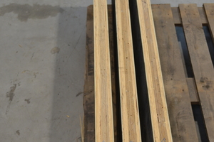  <div class="bildtext_en">The picture shows the three boards sawed open </div> 