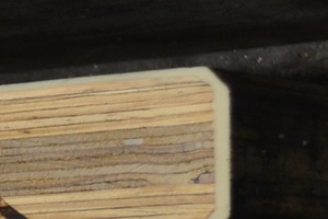  <div class="bildtext_en">The removed polyurethane coating and the wooden core</div> 