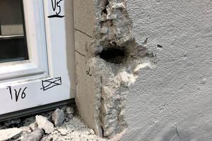  Fig.: Damage after successful manual RC 2 attack on the jamb (left) and the window (right) 