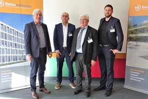  Die Referenten des diesjährigen Ulmer Podiums Betonwerkstein (v.r.n.l.): Moritz Laumer, Richard Bayer, Harry Schwab und Moderator Martin Möllmann 