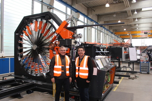  The mbk Sales Director Michael Raich (left), with BFT editor-in-chief Silvio Schade, proudly presents the production facilities 