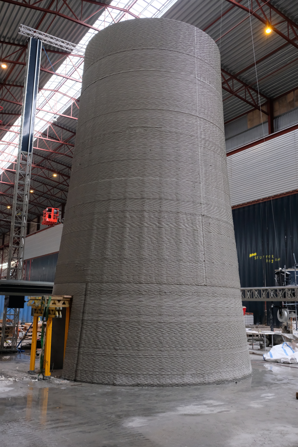 Tall wind turbine towers with 3Dprinted concrete bases Concrete