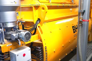  The twin-shaft batch mixer from BHS-Sonthofen is known for its reliability, short mixing times and high homogeneity. 