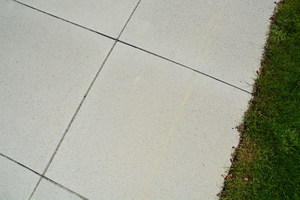  In the course of renovation works, the terrace behind the town hall in Nordheim was extended with concrete slabs having a size of 80 x 80 cm 