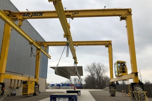  The double-tee slabs are taken over by the gantry crane  