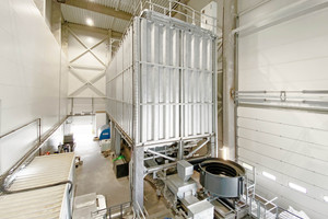  Massive aggregates storage and fiber dosing, all integrated in the production building 