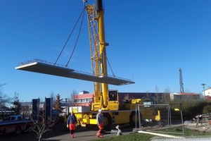  Unloading the precast concrete elements 