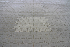  Fig. 11: “Checkerboard” pattern visible on a pavement consisting of industrial pavers  