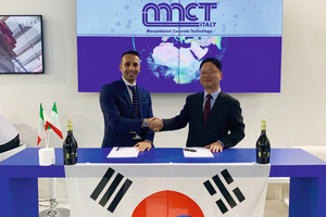  Vertragsunterzeichnung: MCT Italy S.r.l., Vertriebsdirektor für Südkorea Gabriele Falchetti und DecoPave Co. Ltd, CEO Park Moon-Seok (v.l.n.r.) 