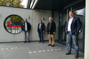  Robert Kocks (B. Lütkenhaus), Helmut Eckhardt (Holcim Produktmanagement), Ulrich Lütkenhaus (geschäftsführender Gesellschafter) und Werner Bilbang (Holcim Vertrieb/(v. l. n. r.) sind zufrieden und wollen sowohl die Partnerschaft als auch die Produkte ausbauen 