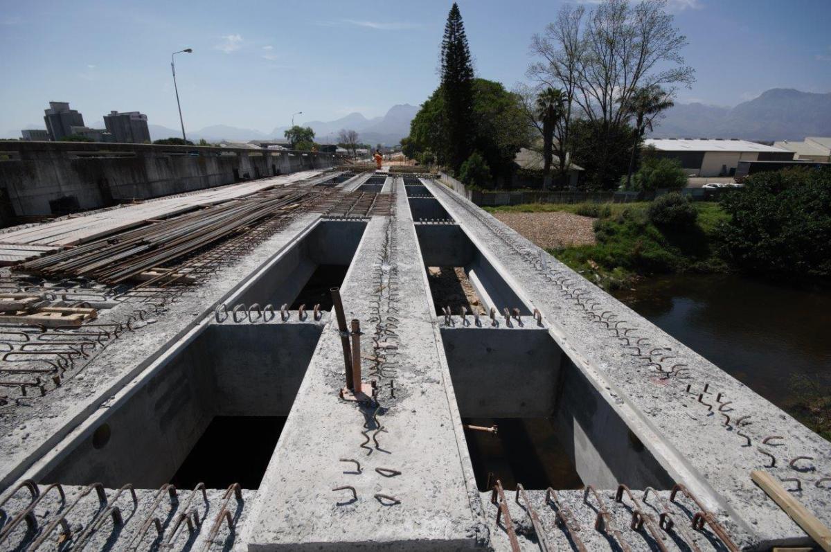 South Africa Paarl bridges widened with precast concrete beams