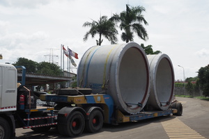  Nach Anlieferung am Hafen von Jakarta wurde die erste Partie Rohre im September 2020 per Stückgutfrachter verschifft 