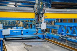  Before the pallet is carried to the cleaning device, the deshuttering robot removes the shuttering elements fully automatically 