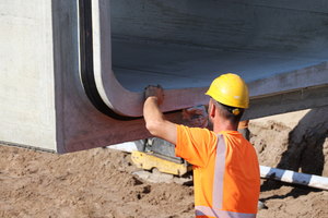  The wedge-shaped sliding seal creates a watertight joint 