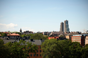  Die Silhouette im Norden von Stockholm hat sich verändert: seit wenigen Jahren wird der Himmel dort von zwei spektakulären Hochhausfassaden beherrscht 