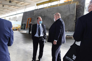  Federal Minister of Economics Peter Altmaier and the General Manager of B.T. innovation GmbH Felix von Limburg during the removal of a concrete element from the butterfly battery 