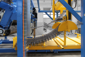  The mesh-rolling unit makes it possible to bend reinforcing mesh upwards or downwards  