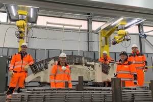  Von links nach rechts: Craig Sewell, Site Manager; Ernst Gschnitzer, Project Director; Kurt Usel, Experte, Entwickler und Projektleiter Automatisierung; Edgar Schömig, Unternehmensbereichsleiter Tunnelbau Strabag; Giacomo Vollaro, Project Manager Segment Production  