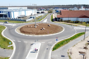  Der Kreisverkehrsplatz in Bellheim wurde in Zebrastreifenoptik gebaut 