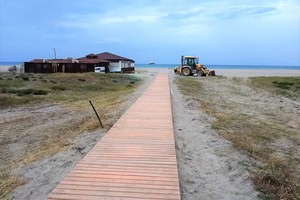  Abb. 12: Neuer Fußgängersteg am Strand von Vera (Almería) 