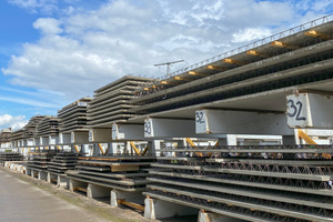  The finished double walls and precast floor slabs are ready for delivery to the customer site  