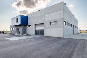  <div class="bildtext">Blickfang Betonfertigteilwerk: die neue Industriehalle der Marcus Riedelsheimer GmbH</div> 