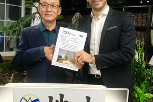  Han JuSik, Vorstandsvorsitzender von Jisan Engineering Co. Ltd. (links), und Gabriele Falchetti, Verkaufsdirektor für Südkorea bei MCT Italy S.r.l. 