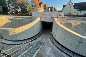  Instead of cast-in-situ concrete construction, the structure was erected from precast frame elements of reinforced concrete 