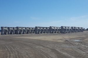  Dragados produziert insgesamt etwa 9.000 Beton-Akkropoden mit einem Mischer von BHS-Sonthofen 