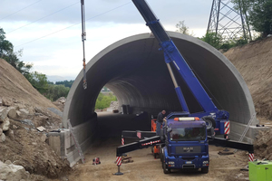  Assembly of prefabricated tunnelling segments 