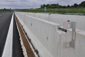  Concrete road barriers 