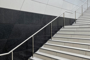  The façade panels of the „Rotes Rathaus“ station were manufactured of textile-reinforced concrete with special aggregates for realizing the precious cast-stone appearance, as requested 