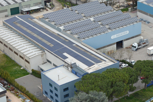  <div class="bildtext">Das Unternehmen hat seit 12 Jahren Photovoltaikanlagen auf den gesamten Dächern seines Hauptsitzes sowie der Fabriken installiert</div> 