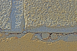  Fig. 20: Damage to edges of gutter paving stones owing to the mortar filling of the joint 