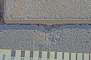  Fig. 19: Damage to edges of gutter paving stones owing to installation with exceedingly narrow joints  