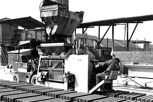  Lamberto Marcantonini gründete sein Unternehmen im Jahr 1967 im historischen Etruskerdorf Bettona in Zentralumbrien, Italien 