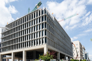  Fig. 9: Building located next to Plaza de Castilla, in Madrid, consisting of structural elements: ribs or pillars and beams precast in gray concrete with black glazing primer over the entire exposed surface 