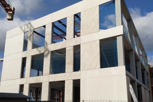  Fig. 1: This is a building in Girona, using a vast variety of precast concrete elements 