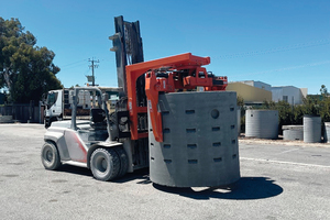  <div class="bildtext_en">The Australian precast manufacturer Maddington Concrete contacted B&amp;B Attachments to find a solution for the safe handling of concrete pipes</div> 