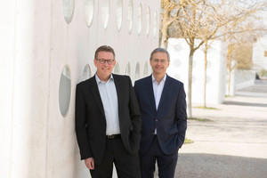  <div class="bildtext">Stolz auf den Erfolg: Geschäftsführer Andreas Geisler und Geschäftsführender Gesellschafter Reinhard Lackner (v.l.) </div> 